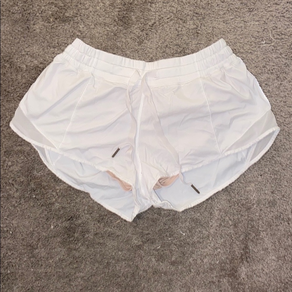 lulu lemon white athletic shorts!! 2.5 in